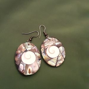 Abalone shell swirlearings